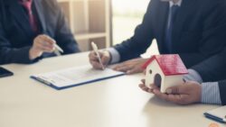 Khi tham gia hợp đồng thuê nhà làm văn phòng hai bên cần đảm bảo có đủ điều kiện